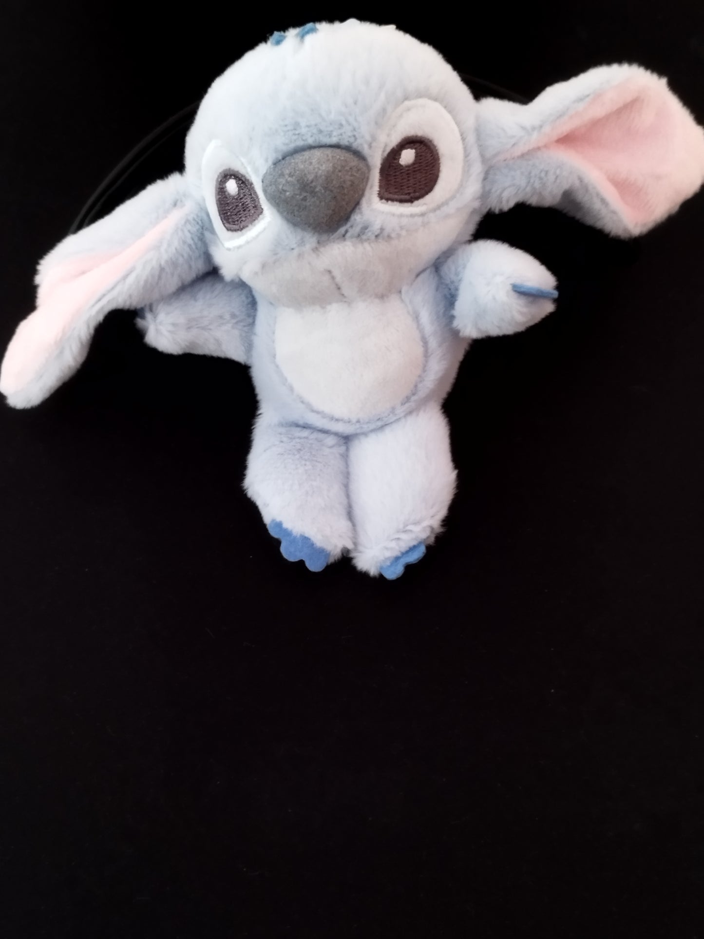 Llavero monstruito azul kawaii con orejas largas